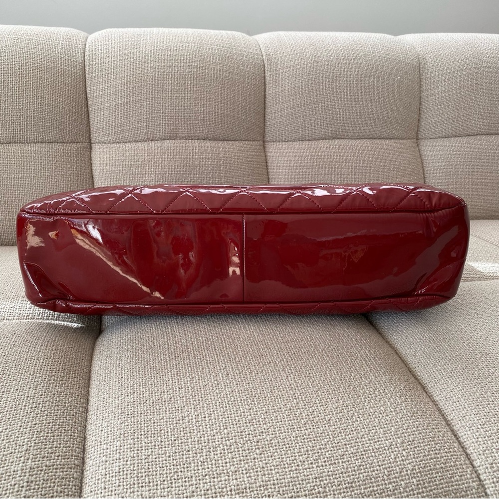 CHANEL red patent leather quilted bag - Picture 6 of 16